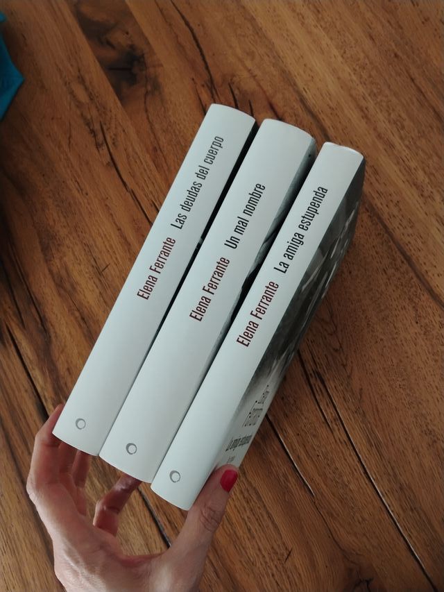 La amiga estupenda
Un mal nombre
Las deudas cuerp