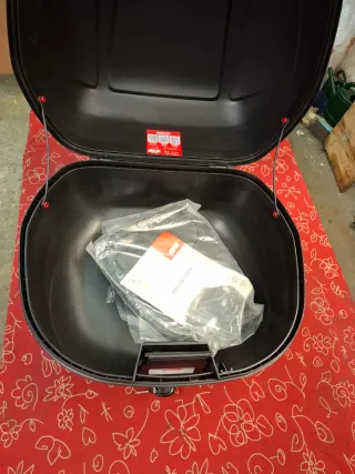Baúl Givi 35L                           