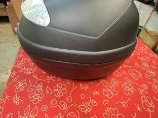 Baúl Givi 35L                           