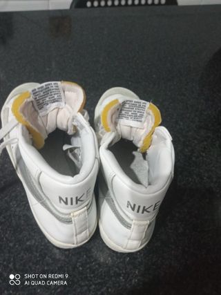 Nike Blazer Blancas y Plateadas