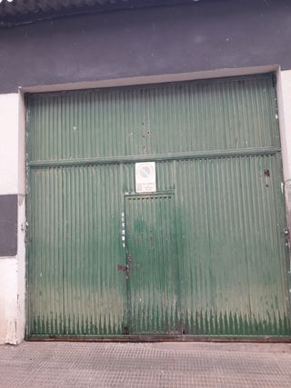 Puerta de garaje verde