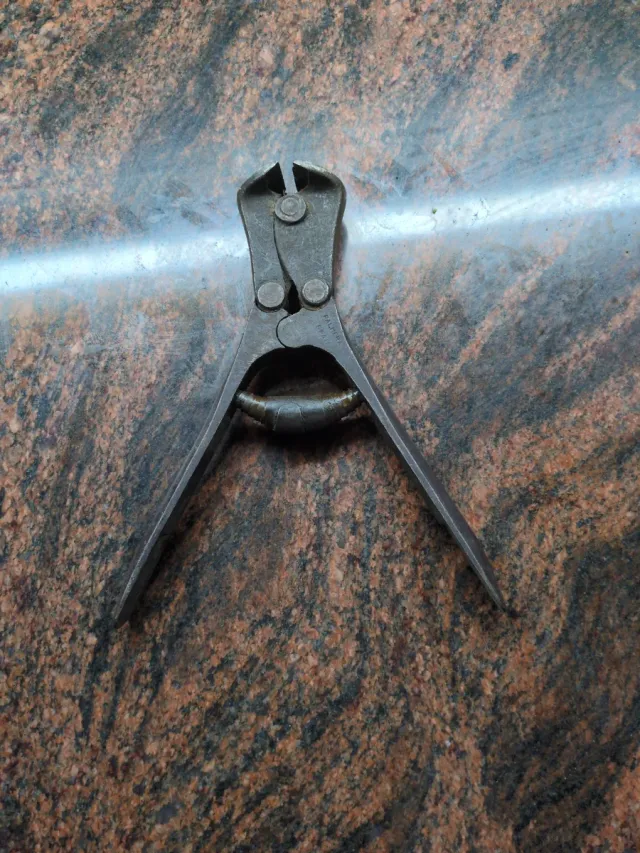 Tenazas cortaalambres vintage