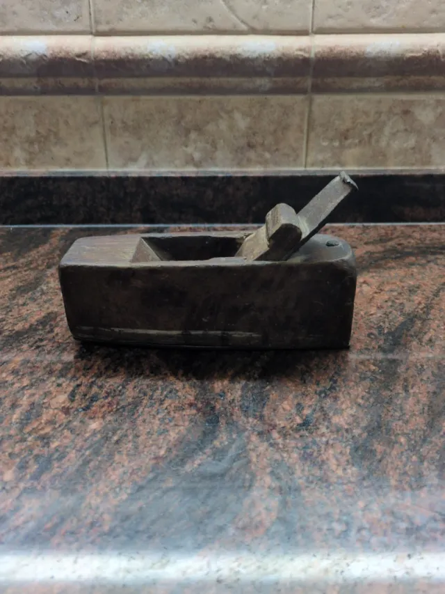 Cepillo de carpintero antiguo
