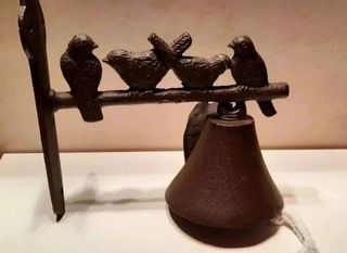 Campana decorativa con uccellini