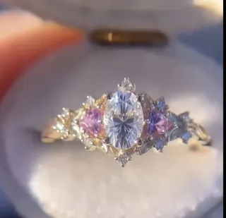 Anillo Oro con Piedras Rosas y Moradas