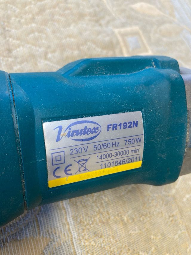 Fresadora Virutex FR192N necesita csmbio escobilla