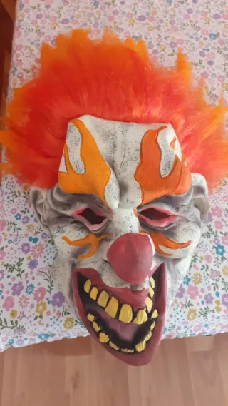 Máscara de payaso terror naranja y blanco