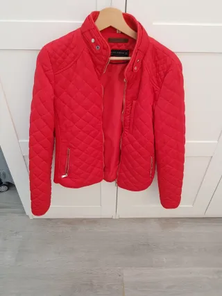 Chaqueta Zara Roja Acolchada Talla M