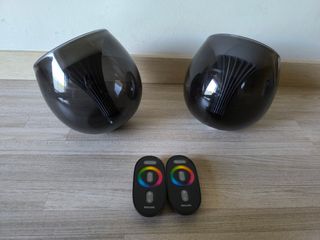 Lámpara Philips LED Negra y Blanca