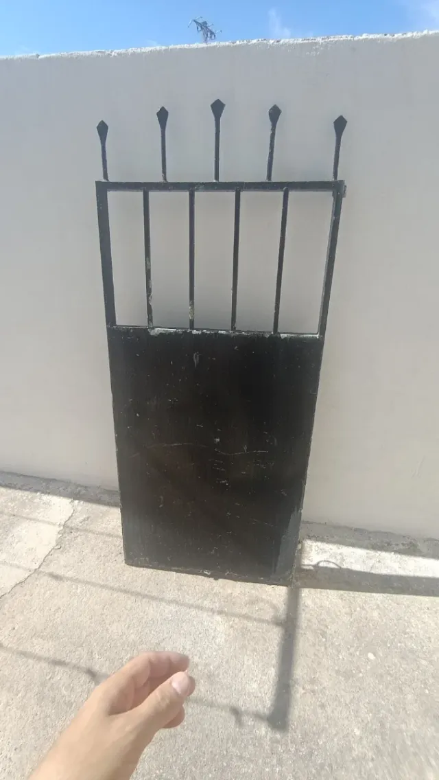 Puerta de hierro forjado