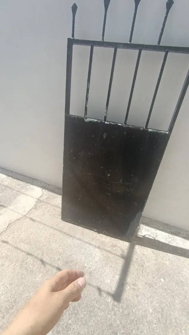 Puerta de hierro forjado