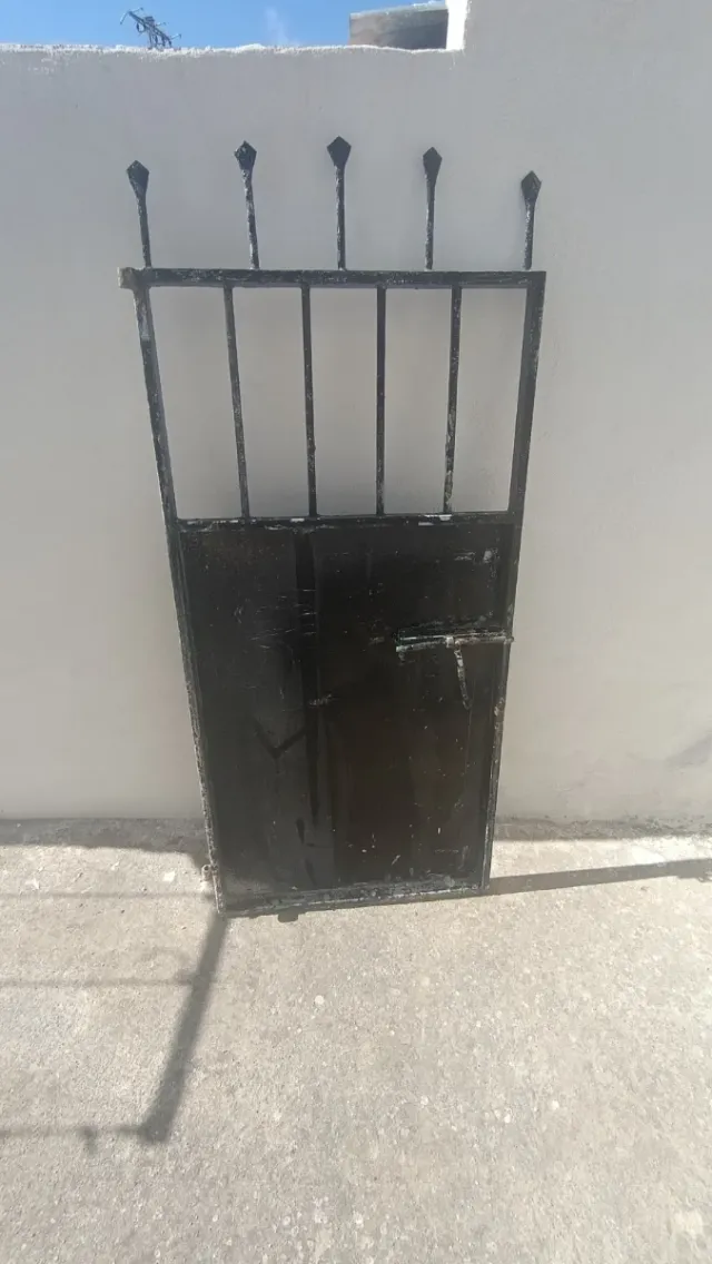 Puerta de hierro forjado