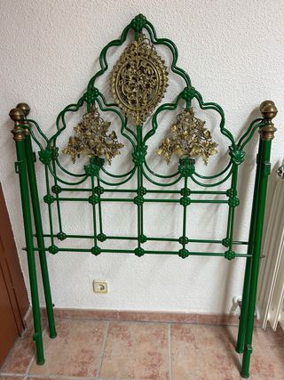 Cabeceros de forja verde y dorado