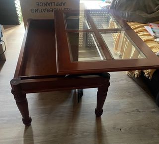 Mesa de centro elevable de madera y cristal