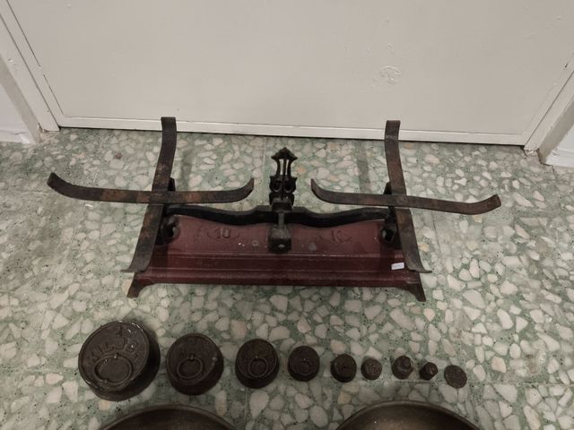 Balanza antigua de cocina