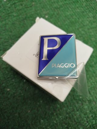 Emblema escudo Piaggio Vespa LX GT GTS ET4 S PX