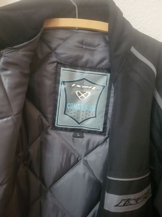Chaqueta de moto negra