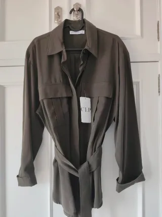 Camisa gabardina caqui mujer