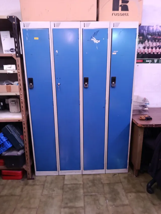 Taquillas metálicas azules