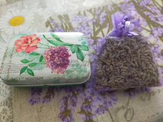 Scatolina decorata e sacchettino fiori lavanda