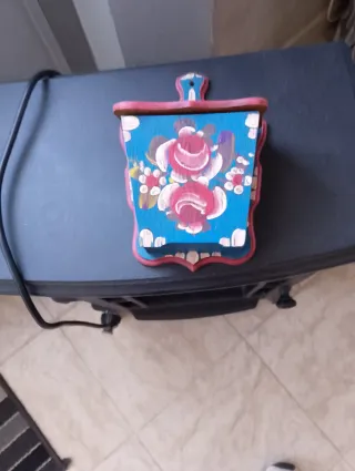 Contenitore in legno decorato