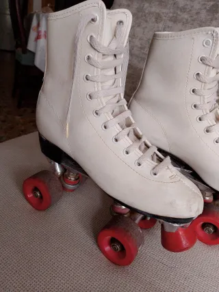 Patines de 4 ruedas blancos