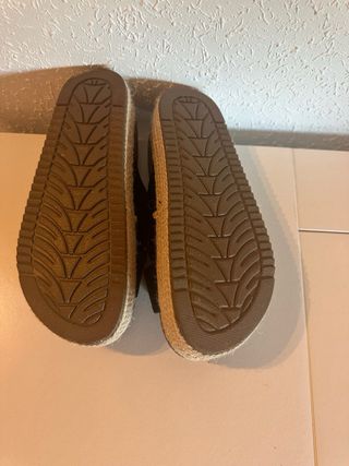 Sandalias nuevas negras con lazo