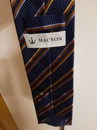 Corbata ancha de la marca Macson