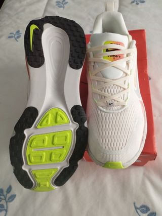 Zapatillas Nike Air Zoom Vomero 18, talla 43