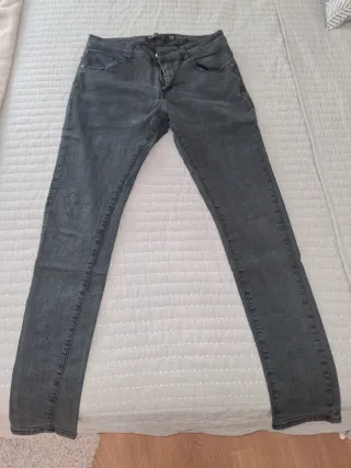 Pantalones pitillo grises Bershka