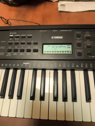 Teclado Yamaha PSR-E273
