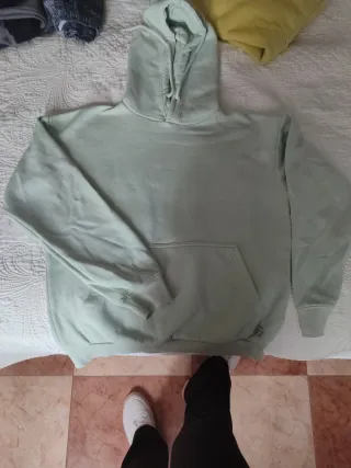 Felpa verde con cappuccio