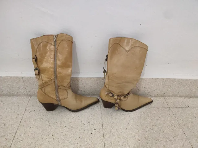 Botas de cuero beige