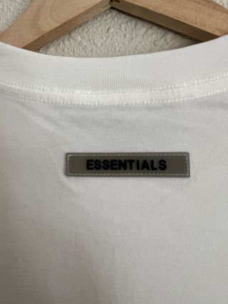 Camiseta Essentials
