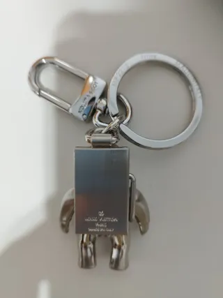 .Llavero.Astronauta.Louis.Vuitton.Plata.