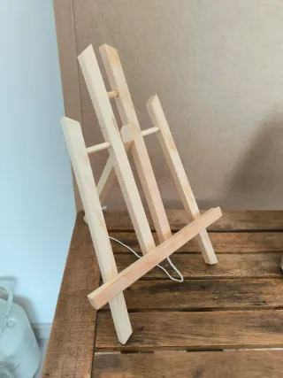 Atril de madera para exposiciones