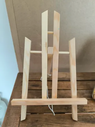 Atril de madera para exposiciones