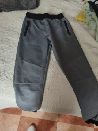 Pantaloni sportivi grigi con cerniere