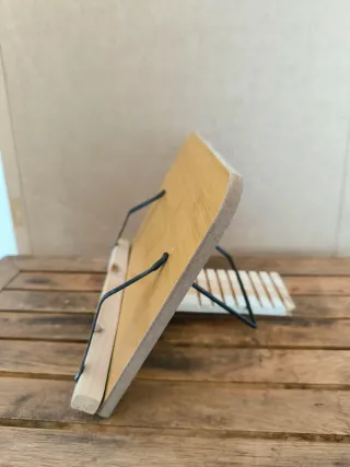 Atril de madera para libros