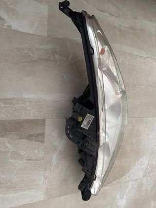 Faro Izquierdo Peugeot 207 Completo