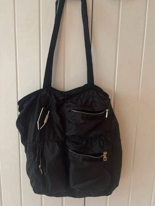 Bolso Zara Negro con Múltiples Bolsillos
