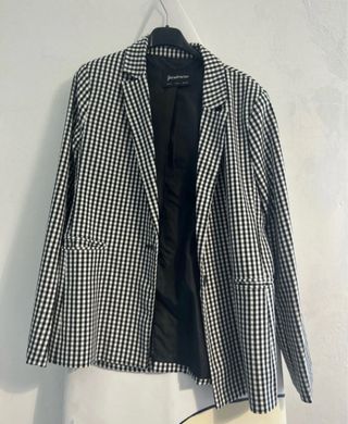 Blazer Stradivarius cuadros blanco y negro