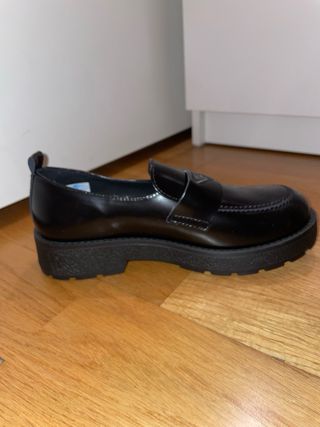 Mocasines negros charol- talla 36- sin estrenar 