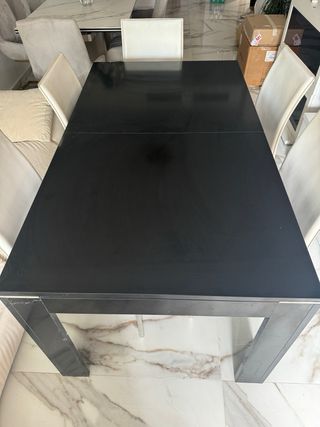 Mesa Comedor Extensible Negra y Sillas