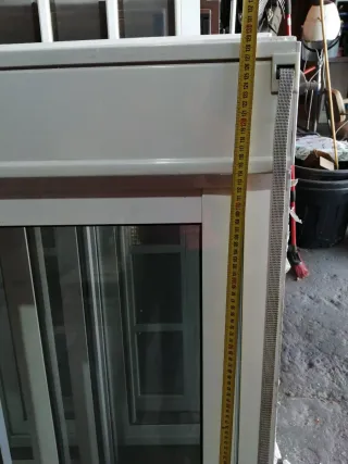 Ventanas correderas de aluminio lacado en blanco