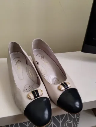 Zapatos de piel mujer beige y azul

