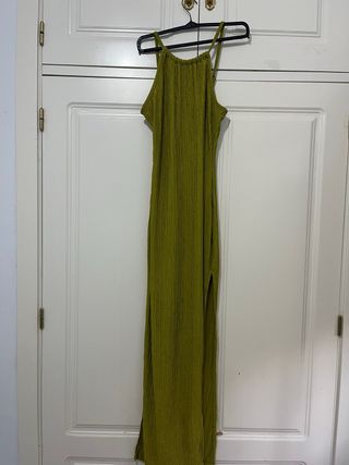 Vestido largo verde con abertura