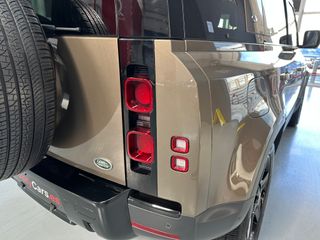 Land Rover Defender 2021