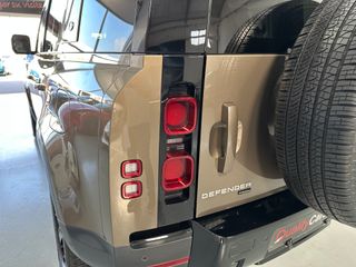 Land Rover Defender 2021