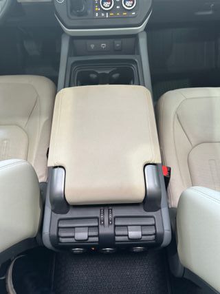 Land Rover Defender 2021